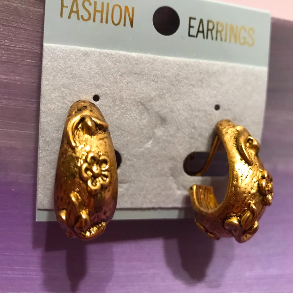 NWT Vintage Gold Drop Earrings Screw Back Clip-On - Picture 2 of 8